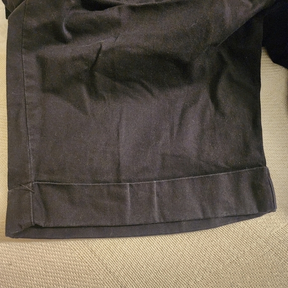 Ann Taylor Petite Curvy Fit Black Shorts Women's 8P Modest Bermuda Casual EUC - Picture 3 of 5